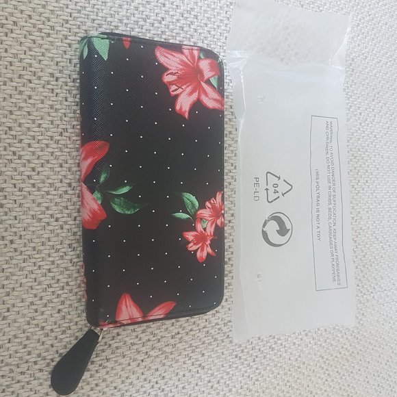 Guess Wallet - Picture 2 of 7